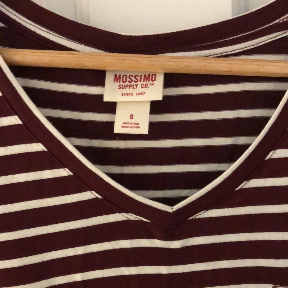 Mossimo T-shirt - Picture 2 of 5